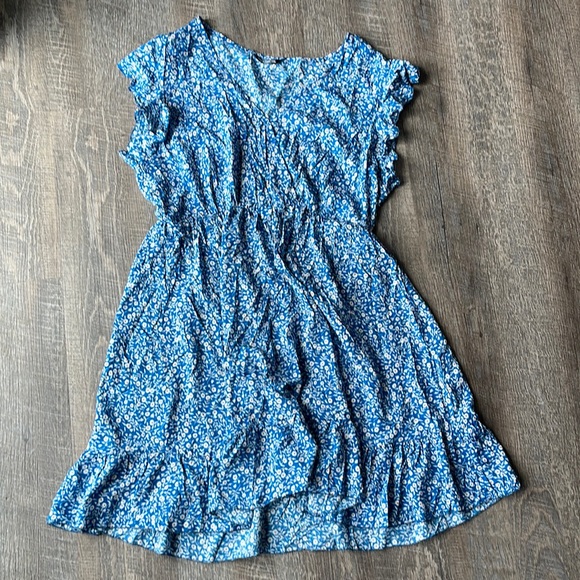 Shein Curve Floral Dress. 1XL. Ruffle sleeves and bottom. - Picture 1 of 5